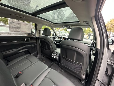 New 2026 Kia Sorento S image 18