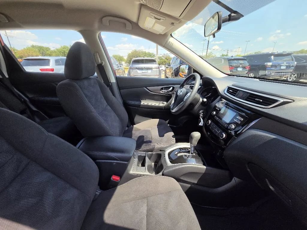 Used 2015 Nissan Rogue S FWD image 24