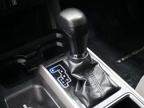 Used 2020 Toyota Tacoma SR5 RWD image 20