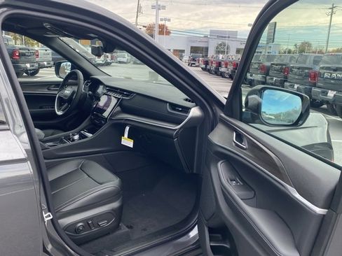 New 2025 Jeep Grand Cherokee Limited image 29