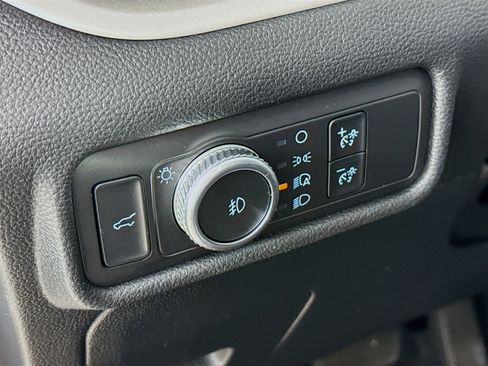 Used 2020 Ford Explorer XLT w/ Equipment Group 202A RWD image 9
