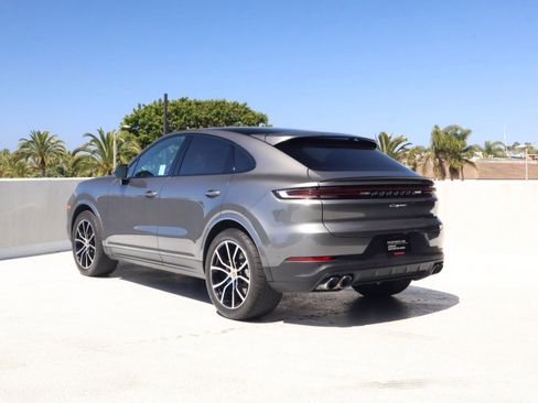 Certified 2024 Porsche Cayenne Coupe AWD/4WD image 3