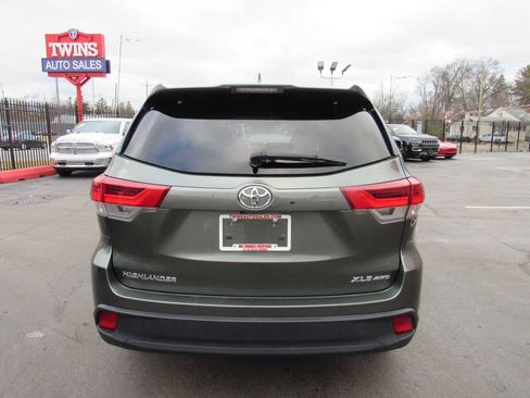 Used 2018 Toyota Highlander XLE image 6