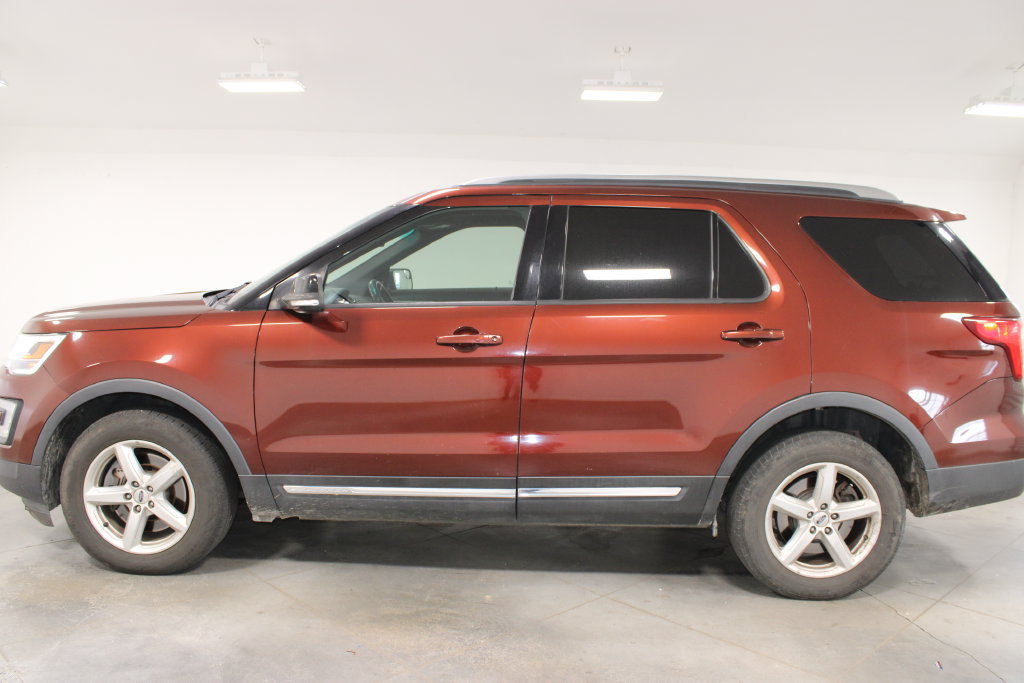 Used 2016 Ford Explorer XLT w/ Equipment Group 201A AWD/4WD image 6