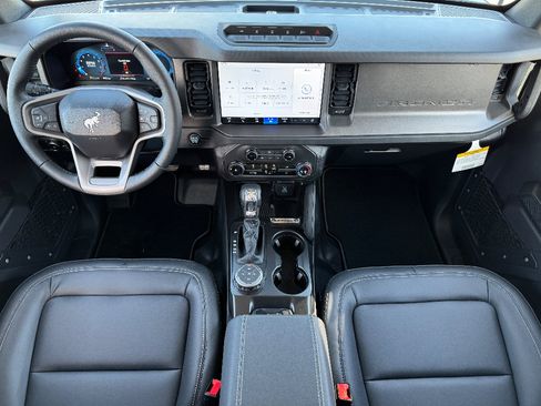 New 2025 Ford Bronco Badlands image 10