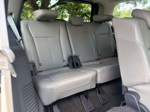 Used 2019 Ford Expedition XLT w/ Equipment Group 202A RWD image 26
