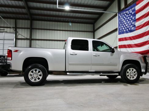 Used 2014 GMC Sierra 2500 SLT w/ SLT Convenience Package AWD/4WD image 13