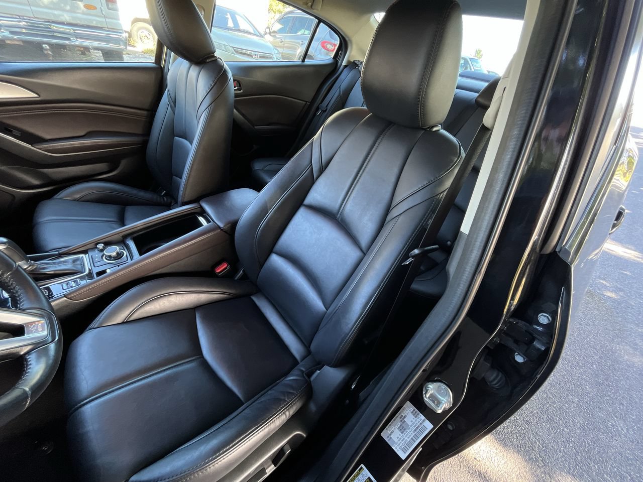 Used 2018 MAZDA MAZDA3 Touring FWD image 5