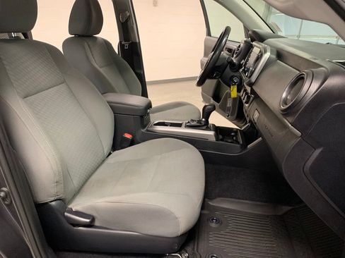 Used 2020 Toyota Tacoma SR5 w/ SR5 Appearance Package (SM) RWD image 9