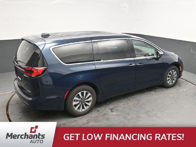 Used 2023 Chrysler Pacifica Touring-L FWD image 31