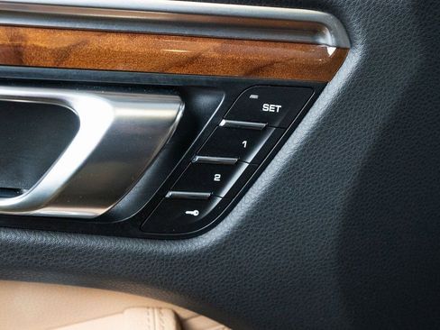 Certified 2022 Porsche Macan image 19