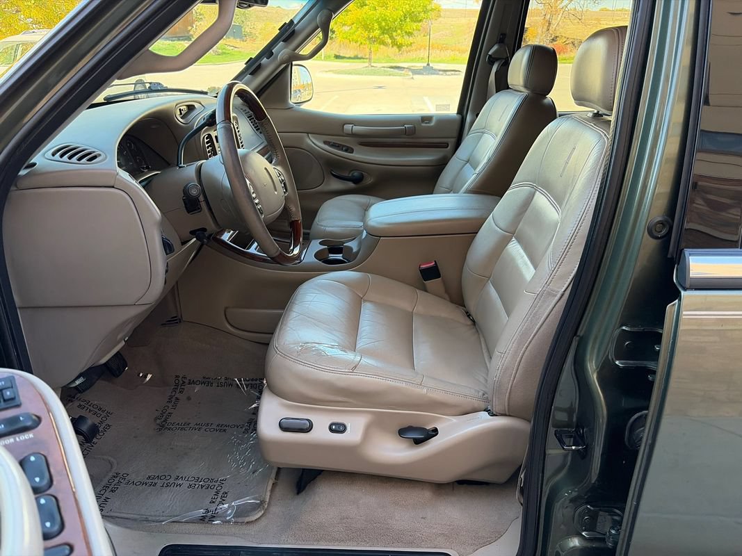 Used 2001 Lincoln Navigator 4WD image 10
