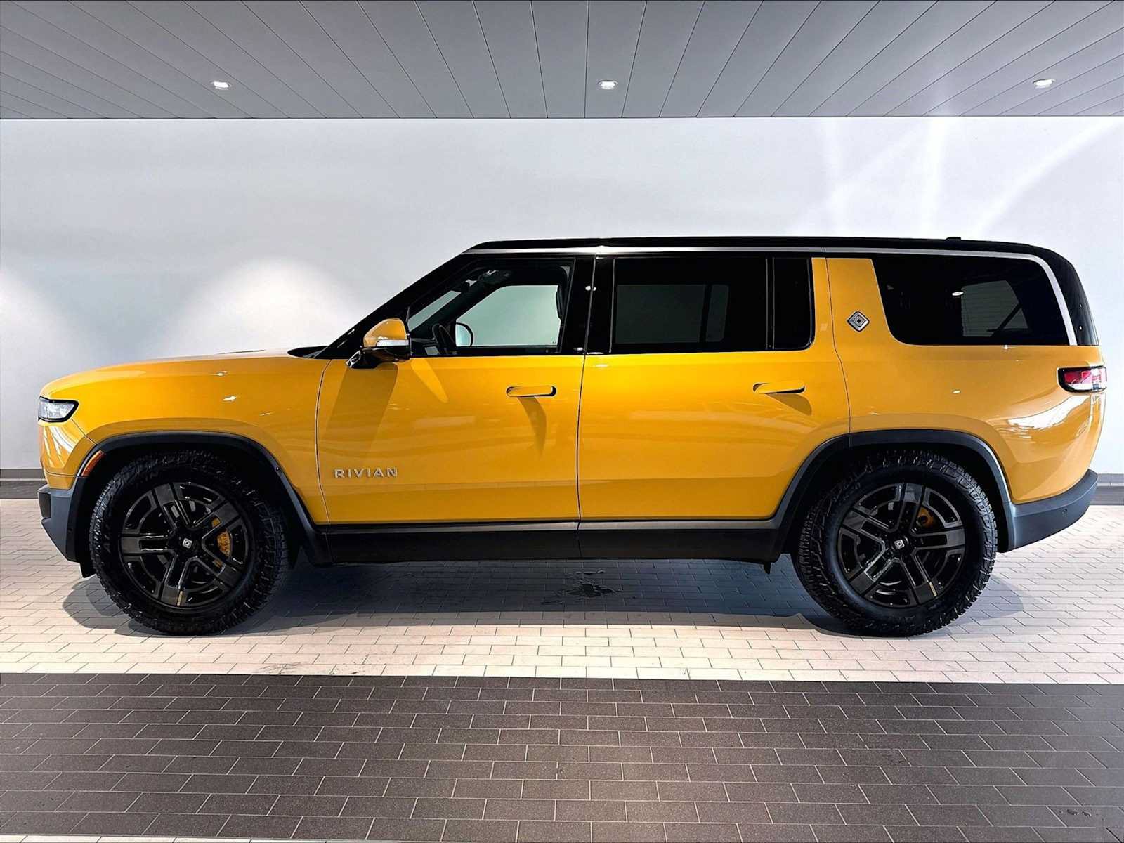 Used 2023 Rivian R1S Adventure Quad AWD/4WD image 2