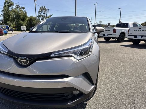Used 2018 Toyota C-HR XLE FWD image 11