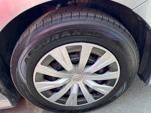 Used 2020 Toyota Camry LE image 28