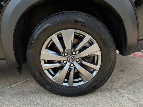 Used 2025 Nissan Pathfinder SV FWD image 9