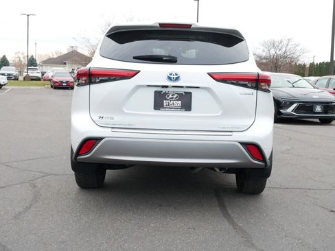 Used 2022 Toyota Highlander Platinum image 4