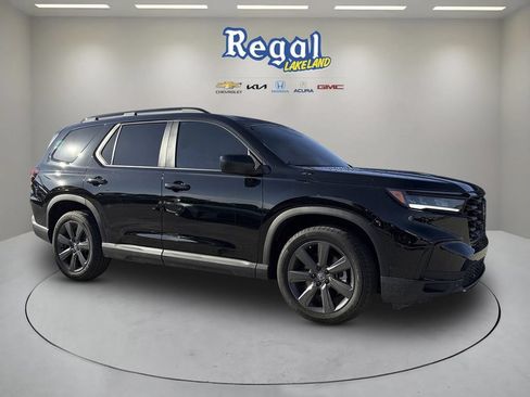 Used 2025 Honda Pilot Sport image 1