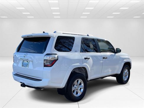Used 2018 Toyota 4Runner SR5 image 6