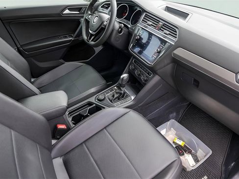 Used 2020 Volkswagen Tiguan SE w/ Panoramic Sunroof Package image 32