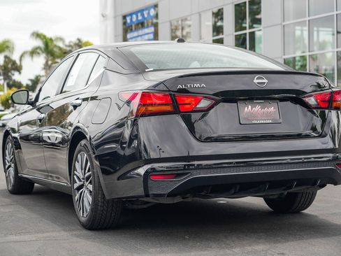 Used 2023 Nissan Altima 2.5 SV FWD image 8