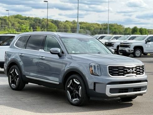 Used 2025 Kia Telluride S FWD image 34