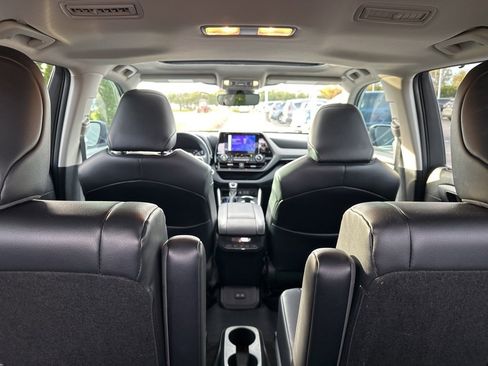 Certified 2023 Toyota Highlander XLE image 35