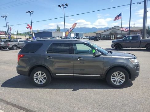 Used 2018 Ford Explorer XLT AWD/4WD image 5