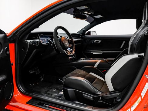 Used 2022 Ford Mustang Shelby GT500 w/ Technology Package image 35