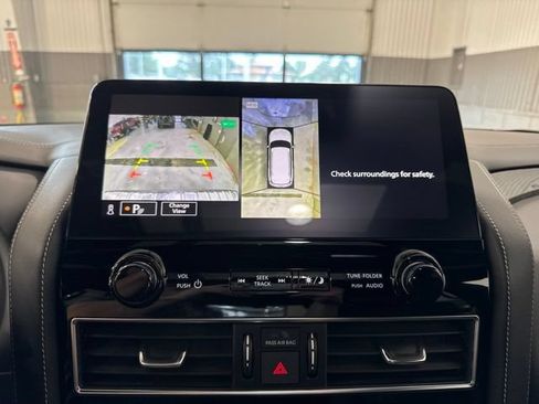 Used 2023 INFINITI QX80 Sensory w/ All-Season Package AWD/4WD image 33