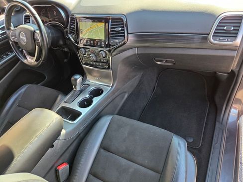 Used 2020 Jeep Grand Cherokee Laredo w/ Laredo X Package RWD image 20
