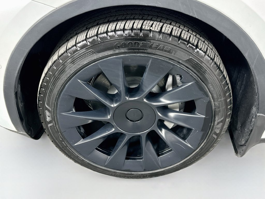Used 2022 Tesla Model Y Long Range AWD/4WD image 31