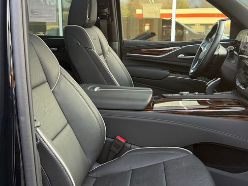 Used 2024 Cadillac Escalade ESV Premium Luxury image 16