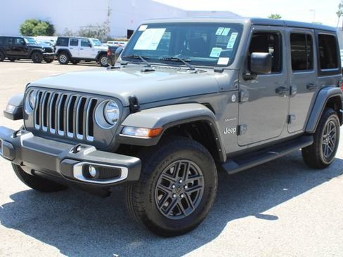 Used 2022 Jeep Wrangler Unlimited Sahara w/ Cold Weather Group AWD/4WD image 12