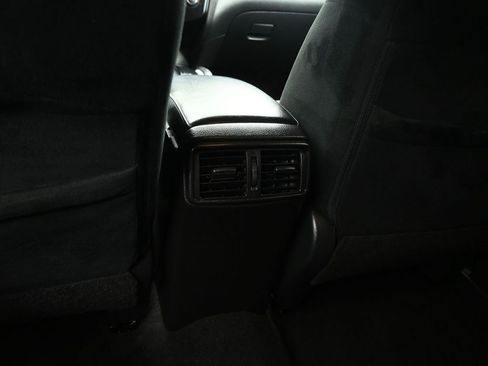 Used 2016 Nissan Rogue S image 19