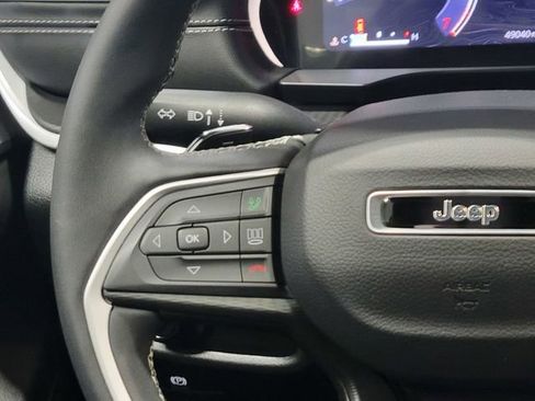 Used 2023 Jeep Grand Cherokee Altitude image 30