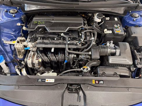 Certified 2025 Hyundai Elantra Limited FWD image 12