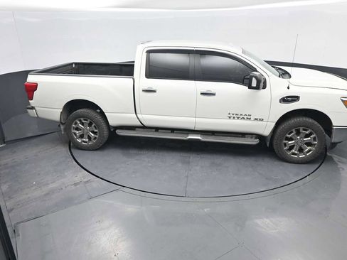 Used 2018 Nissan Titan SV w/ SV Convenience Package image 35