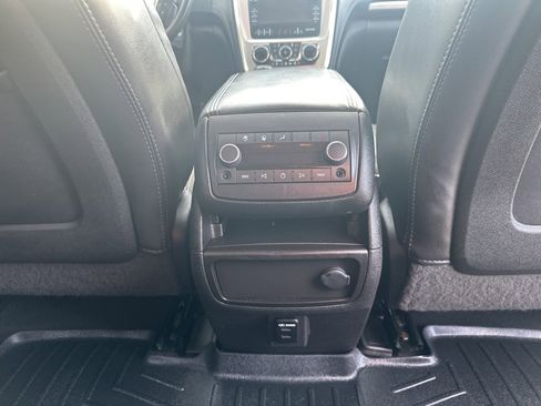 Used 2015 GMC Acadia SLT image 26