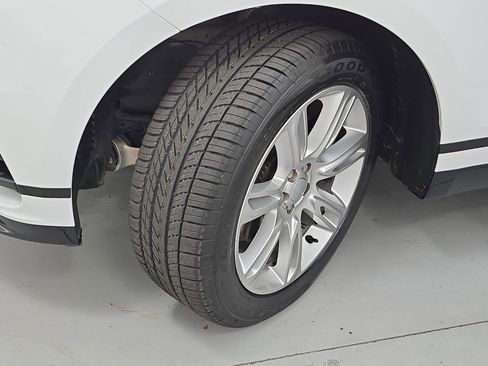 Used 2023 Land Rover Range Rover Velar R-Dynamic S image 33