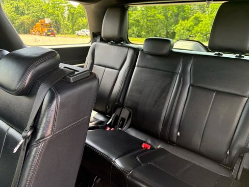 Used 2019 Ford Expedition XLT w/ Equipment Group 201A AWD/4WD image 36