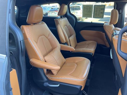 Certified 2022 Chrysler Pacifica Pinnacle image 25