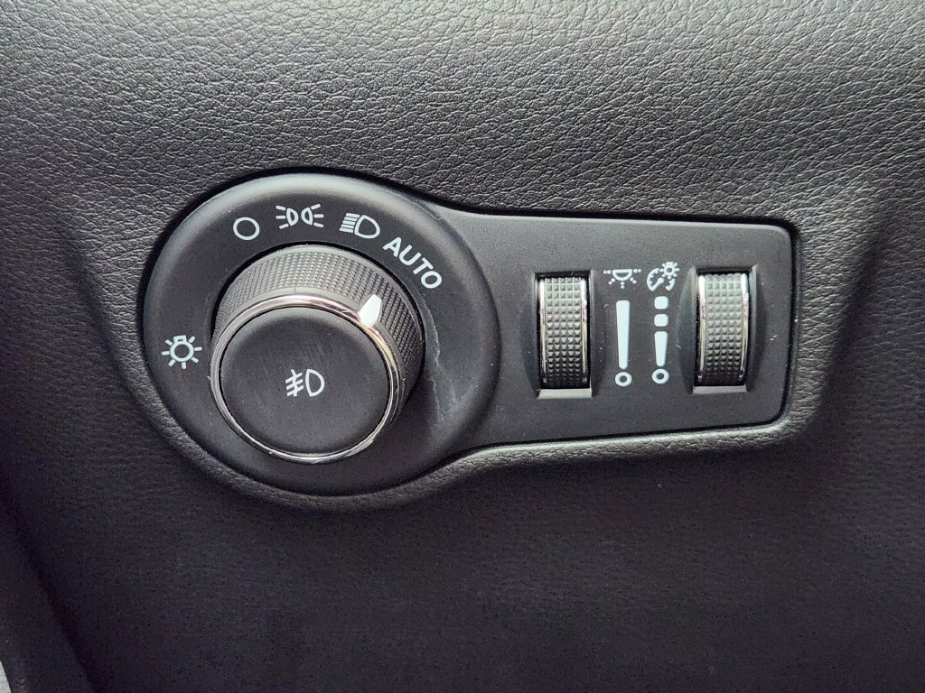 Used 2024 Jeep Compass Latitude AWD/4WD image 23