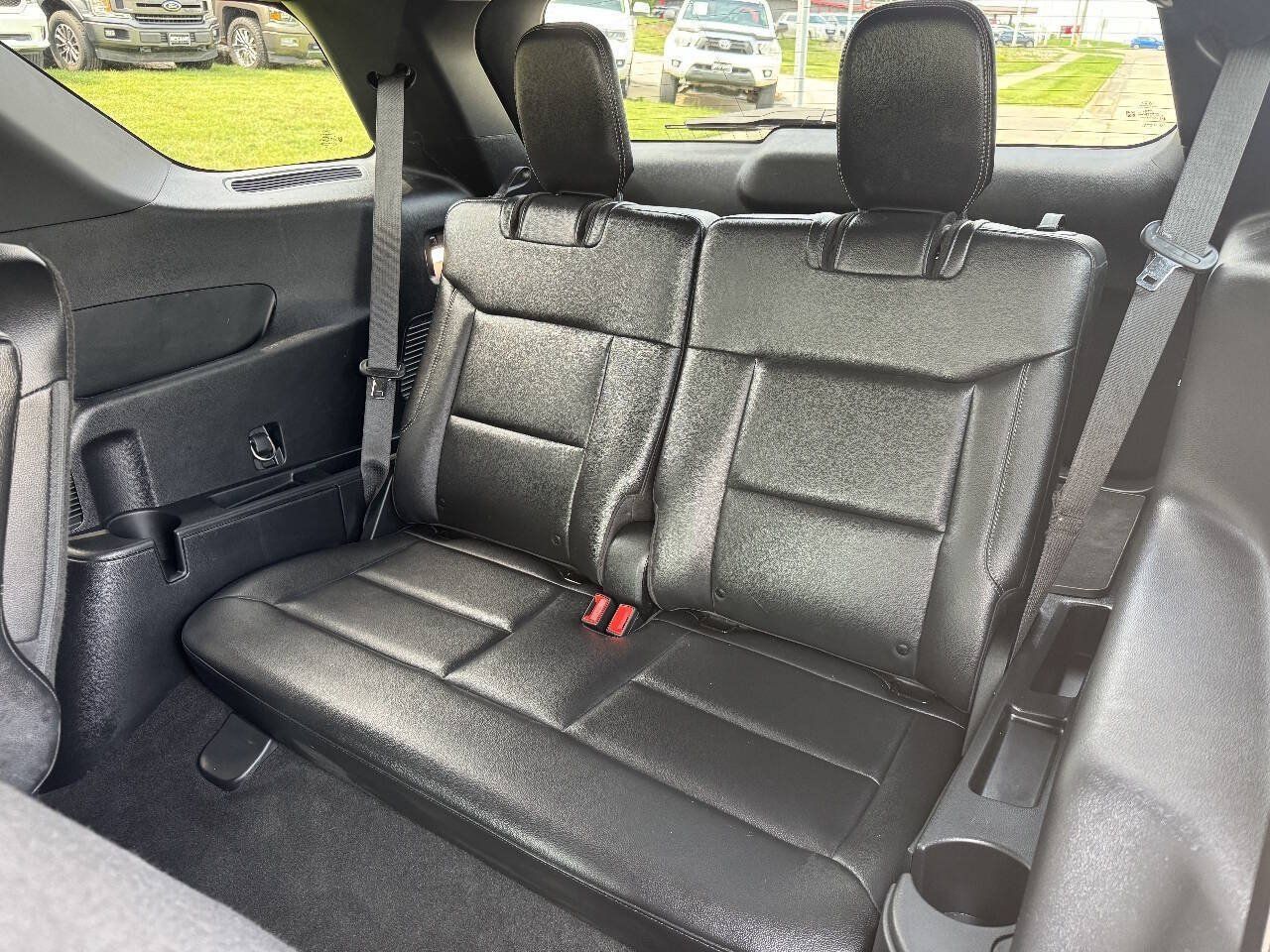 Used 2020 Ford Explorer XLT w/ Equipment Group 202A AWD/4WD image 11