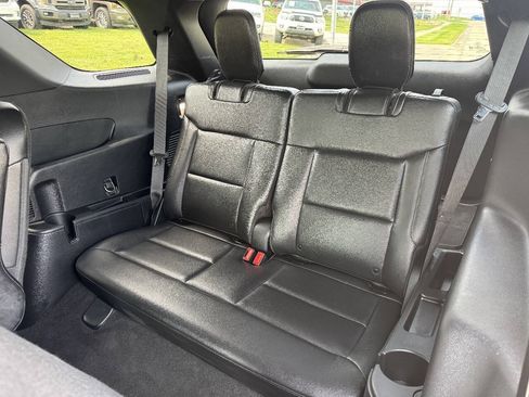 Used 2020 Ford Explorer XLT w/ Equipment Group 202A AWD/4WD image 11