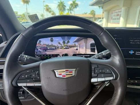 Used 2023 Cadillac Escalade Premium Luxury w/ Performance Package AWD/4WD image 19