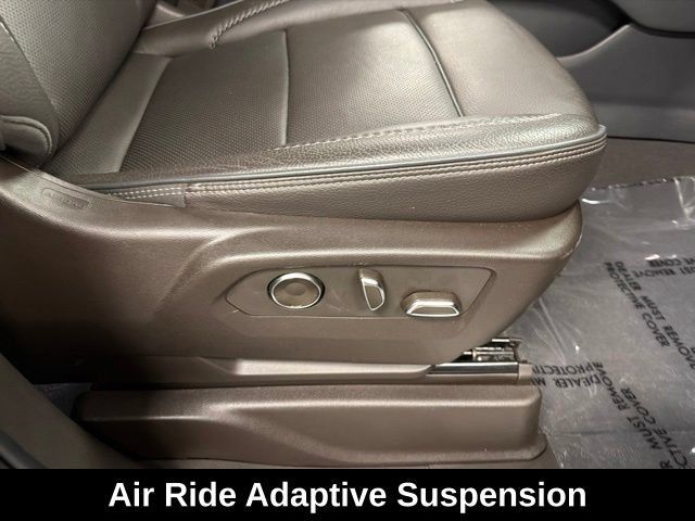 Used 2023 GMC Yukon XL Denali AWD/4WD image 11