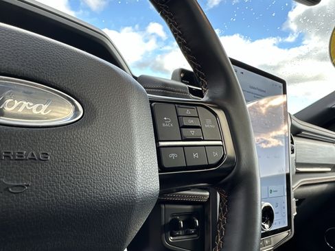 Used 2024 Ford Expedition Platinum image 18