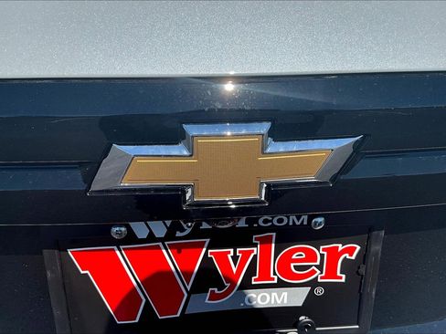 New 2026 Chevrolet Traverse LT w/ Sun and Wheel Package AWD/4WD image 8