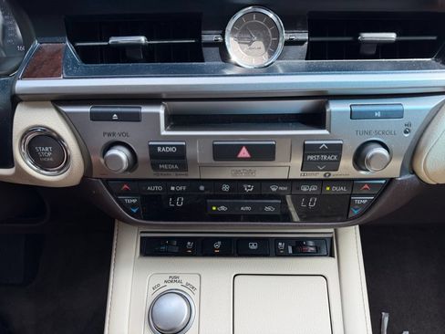 Used 2017 Lexus ES 350 w/ Ultra Luxury Package FWD image 11